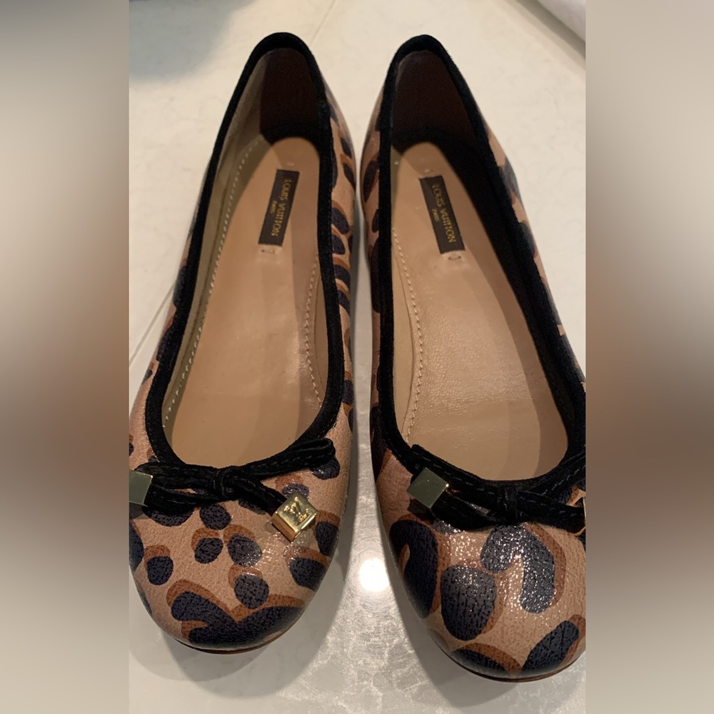 Authentic Women’s Print Louis Vuitton Flats NWOT
